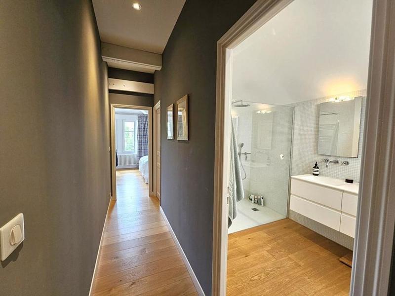 Maison - 170 m² - 9 pièces