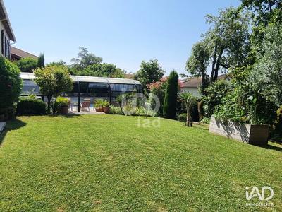 Maison - 235 m² - 8 pièces