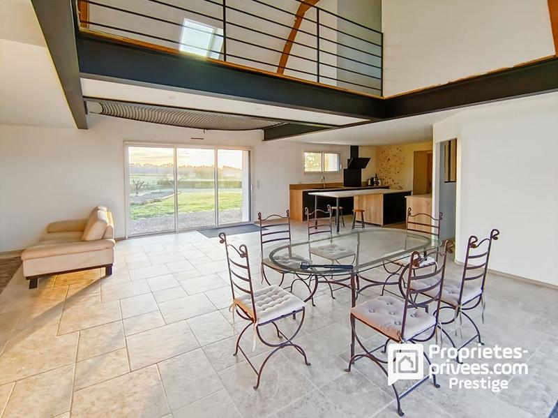 Demeure - 214 m² - 7 pièces