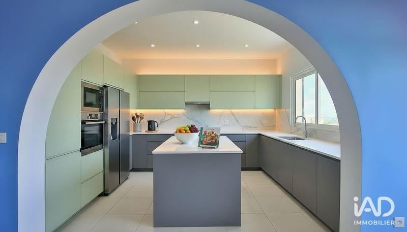 Maison - 400 m² - 6 pièces