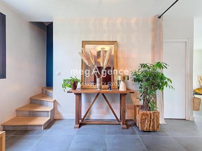 Maison - 273 m² - 10 pièces