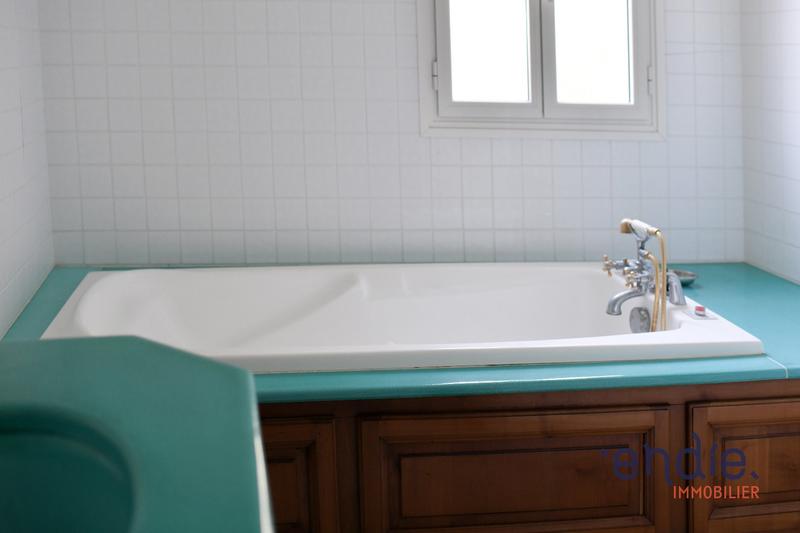 Maison - 650 m² - 12 pièces