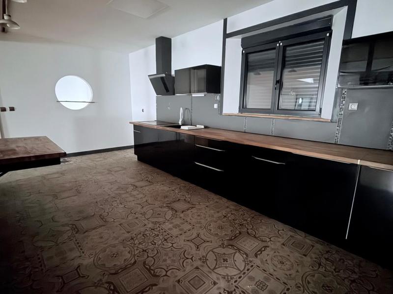 Maison - 205 m² - 6 pièces