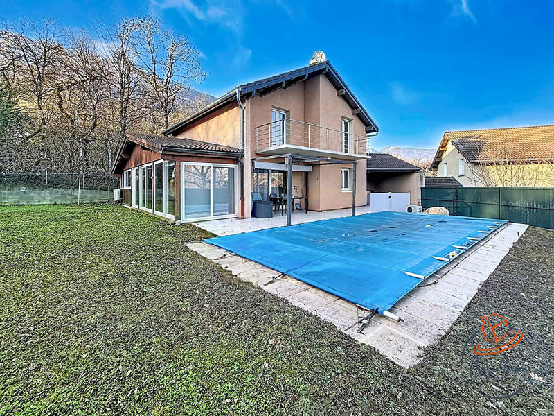 Maison - 171 m² - 6 pièces