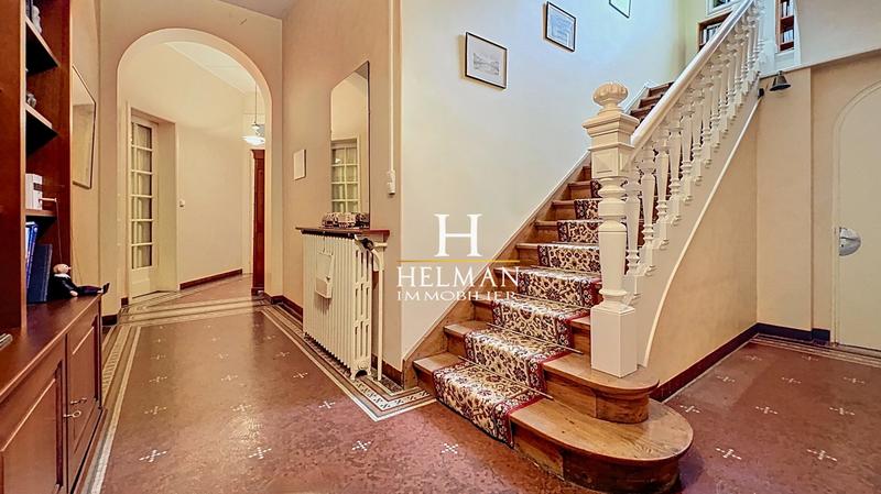 Maison - 424 m² - 9 pièces