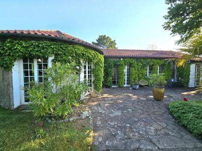 Propriété - 177 m² - 8 pièces