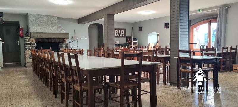 Local commercial - 451 m² - 2 pièces