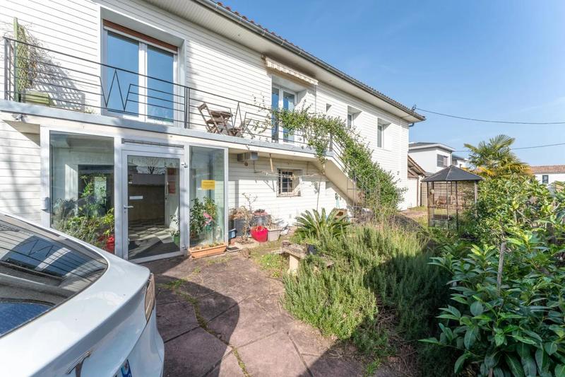 Maison bourgeoise - 252 m² - 10 pièces