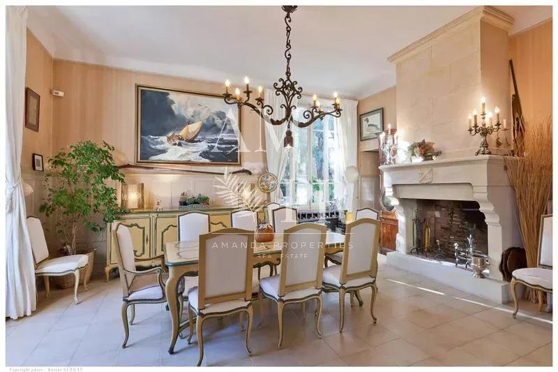 Villa - 300 m² - 10 pièces