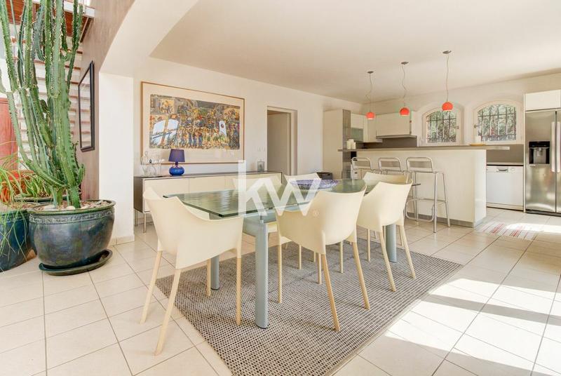 Maison - 230 m² - 8 pièces