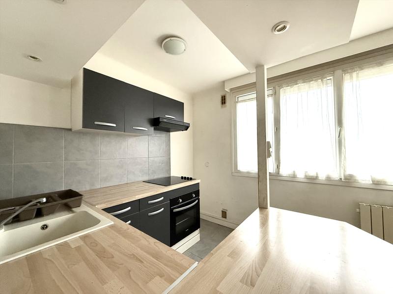 Appartement - 105 m² - 9 pièces