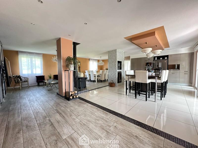 Maison - 204 m² - 9 pièces
