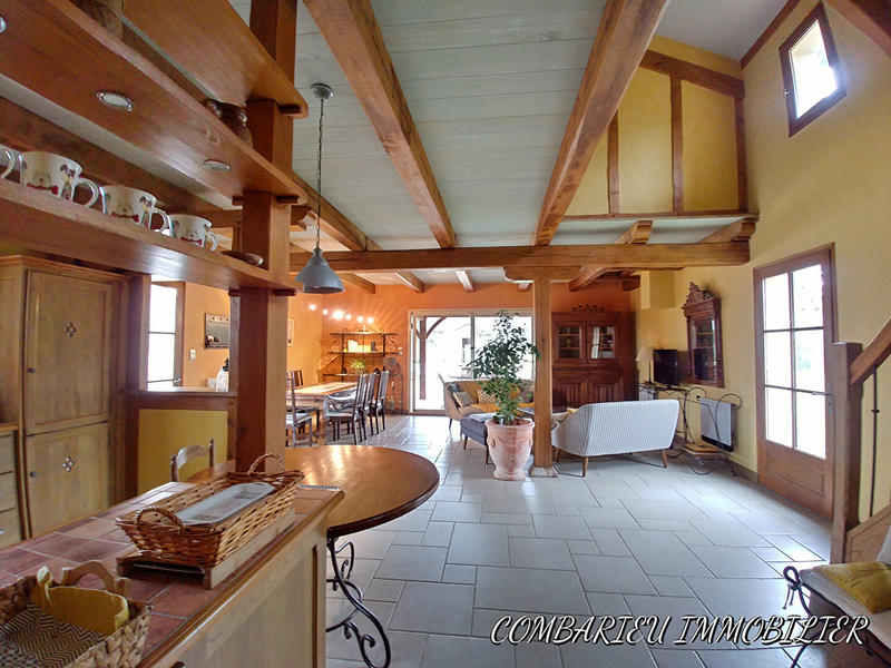 Maison - 180 m² - 7 pièces