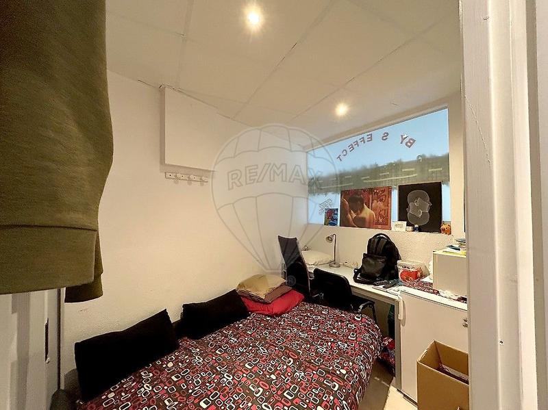 Magasins - 70 m² - 8 pièces