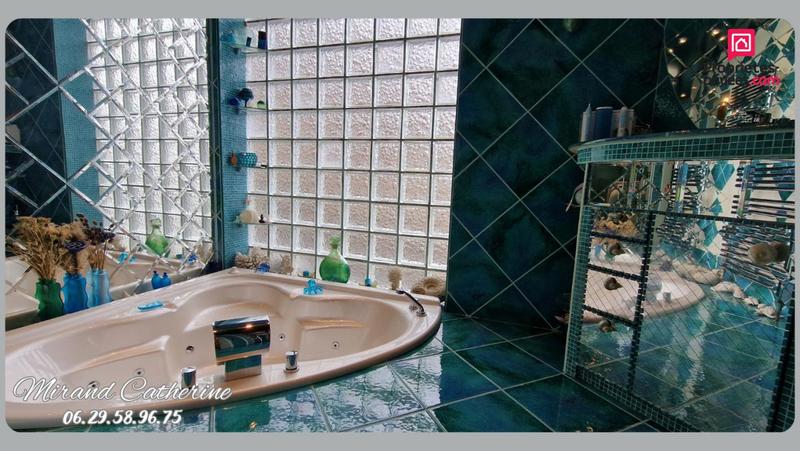 Maison - 260 m² - 12 pièces