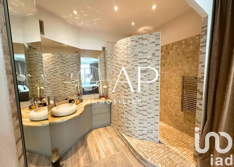 Appartement - 161 m² - 5 pièces