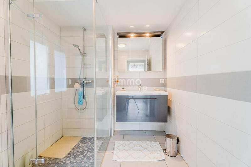 Maison - 216 m² - 6 pièces