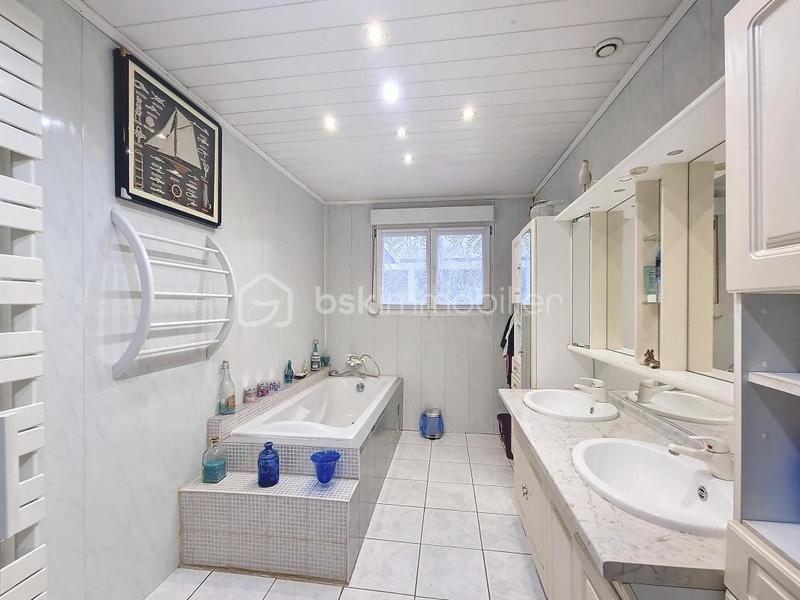 Maison - 163 m² - 7 pièces