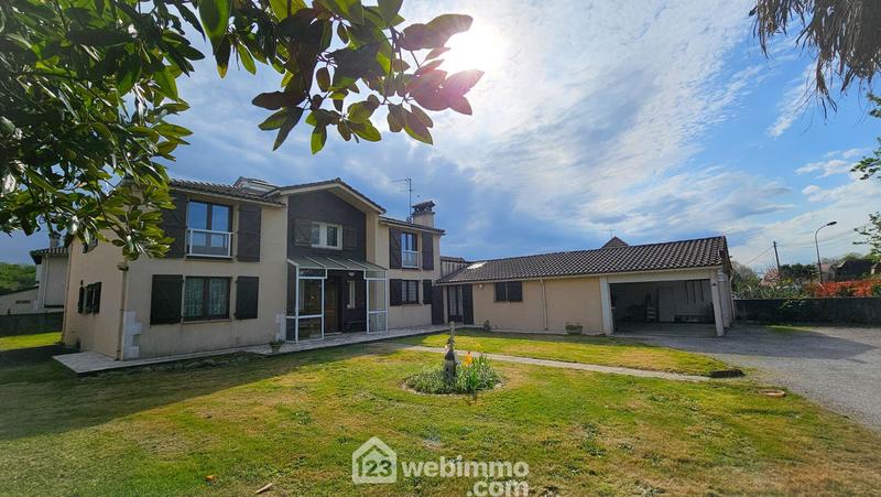 Maison - 370 m² - 12 pièces