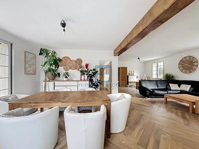 Maison - 211 m² - 9 pièces