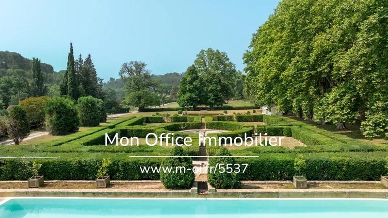 Maison - 500 m² - 8 pièces