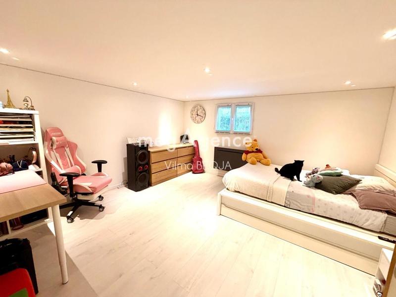 Pavillon - 190 m² - 7 pièces