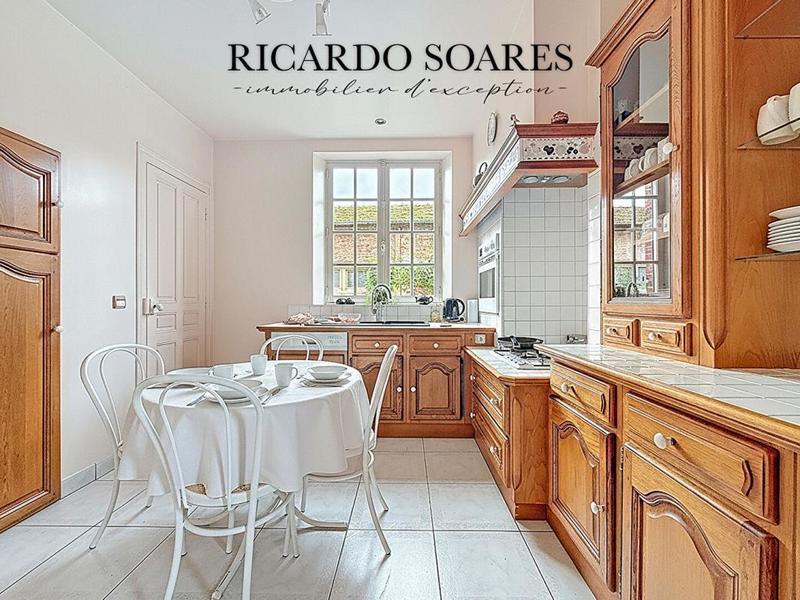 Demeure - 219 m² - 10 pièces