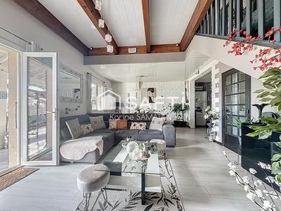 Maison - 207 m² - 8 pièces