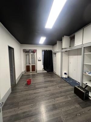 Local commercial - 150 m² - 5 pièces