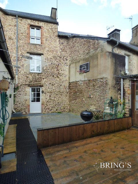 Maison - 222 m² - 8 pièces