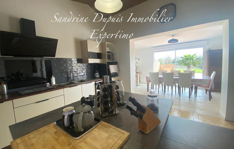 Maison - 230 m² - 9 pièces