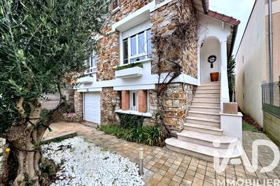 Maison - 160 m² - 9 pièces