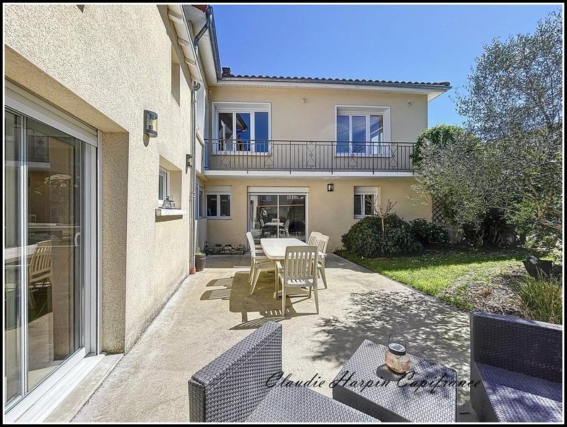 Maison - 246 m² - 10 pièces