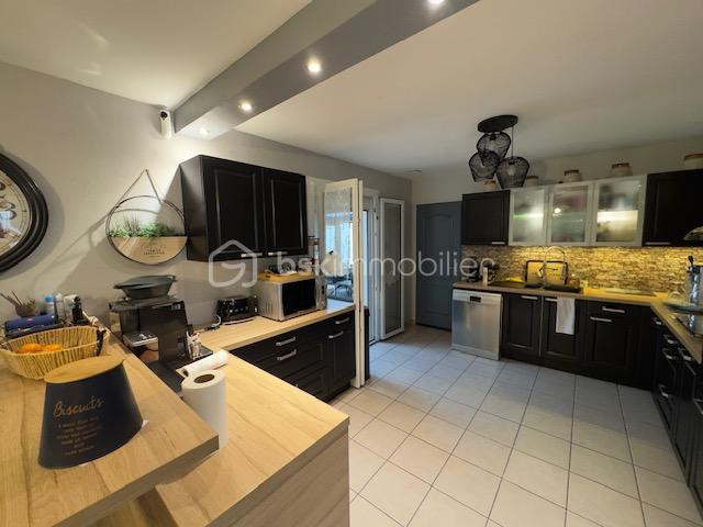 Maison - 186 m² - 9 pièces