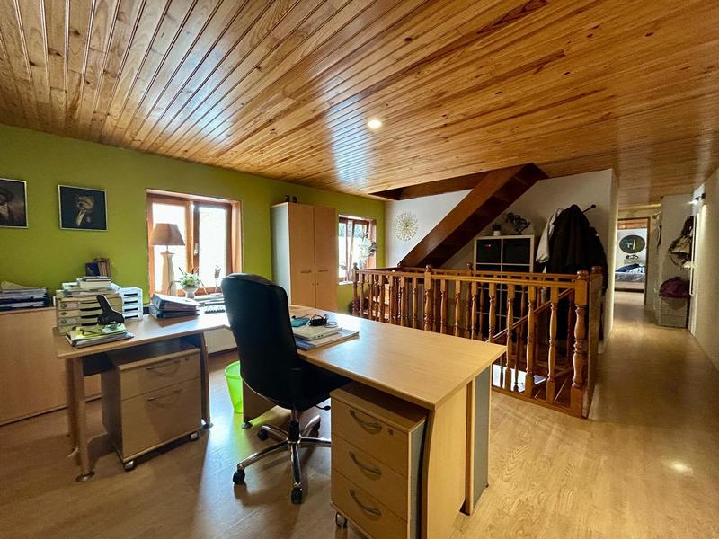 Maison - 323 m² - 6 pièces