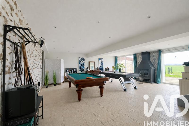 Maison - 385 m² - 8 pièces