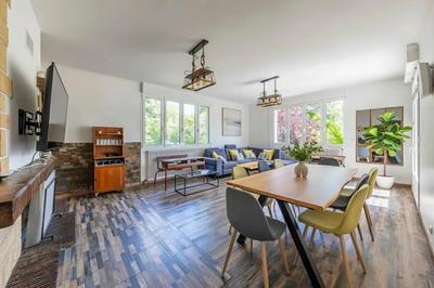 Maison - 237 m² - 7 pièces