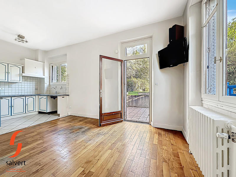 Maison - 220 m² - 10 pièces