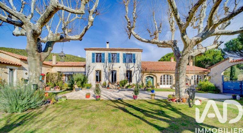 Maison - 660 m² - 21 pièces