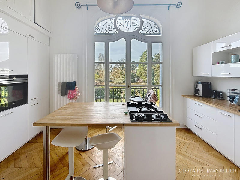 Appartement - 181 m² - 6 pièces