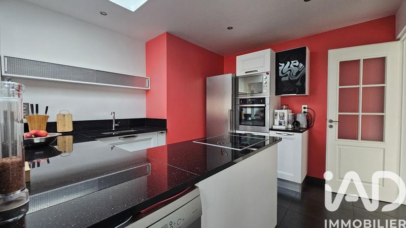 Maison - 208 m² - 8 pièces