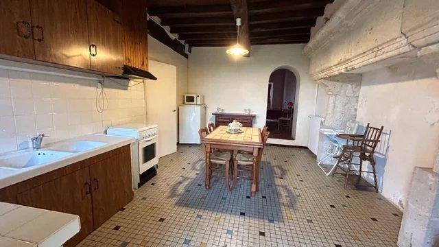 Propriété - 1 379 m² - 19 pièces