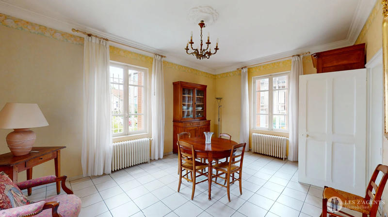 Maison - 299 m² - 8 pièces