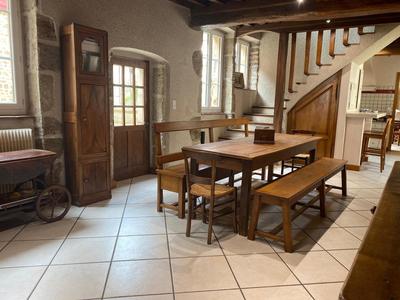 Maison - 332 m² - 9 pièces