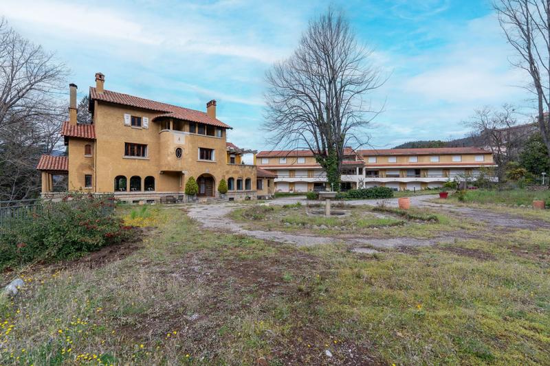 Maison - 421 m² - 14 pièces