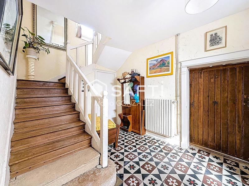 Maison - 229 m² - 7 pièces