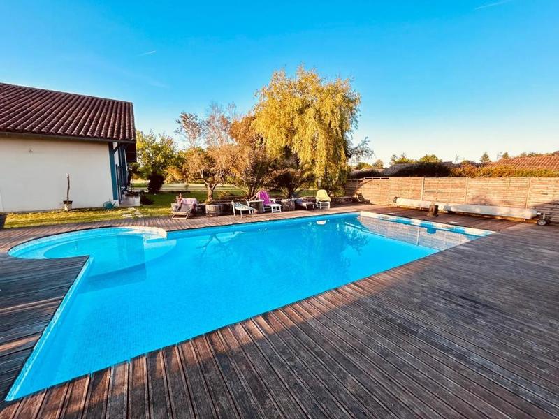 Maison - 200 m² - 7 pièces