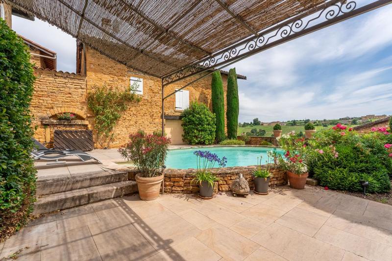 Maison - 212 m² - 5 pièces