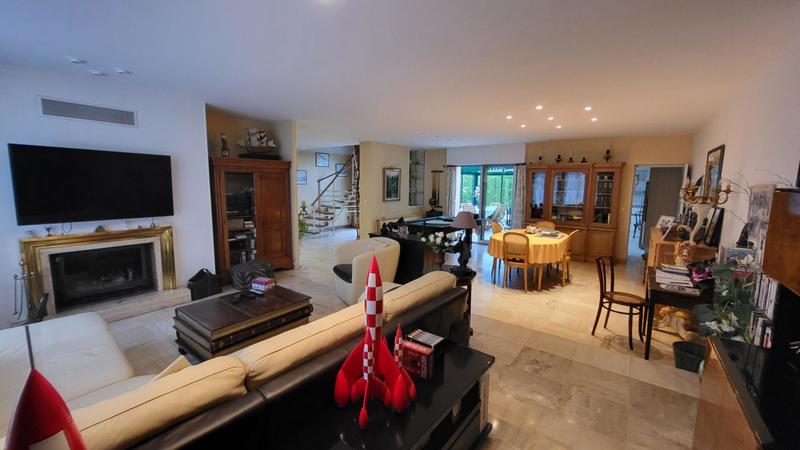 Maison - 229 m² - 8 pièces