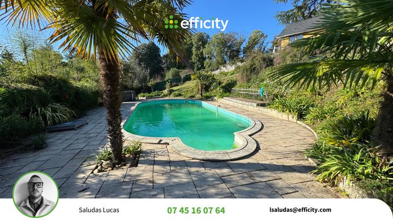 Maison - 490 m² - 6 pièces